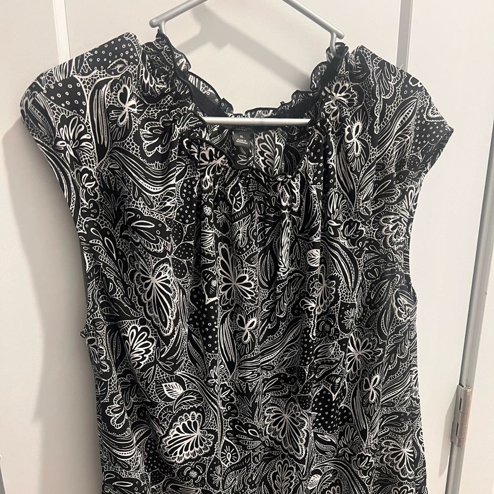 Ann Taylor Factory Black and White Floral Blouse